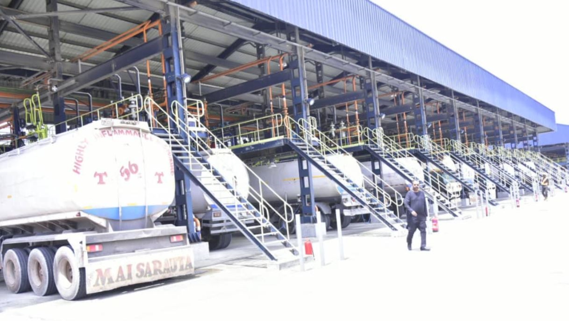 Just in: First set of trucks set to load PMS at Dangote Refinery