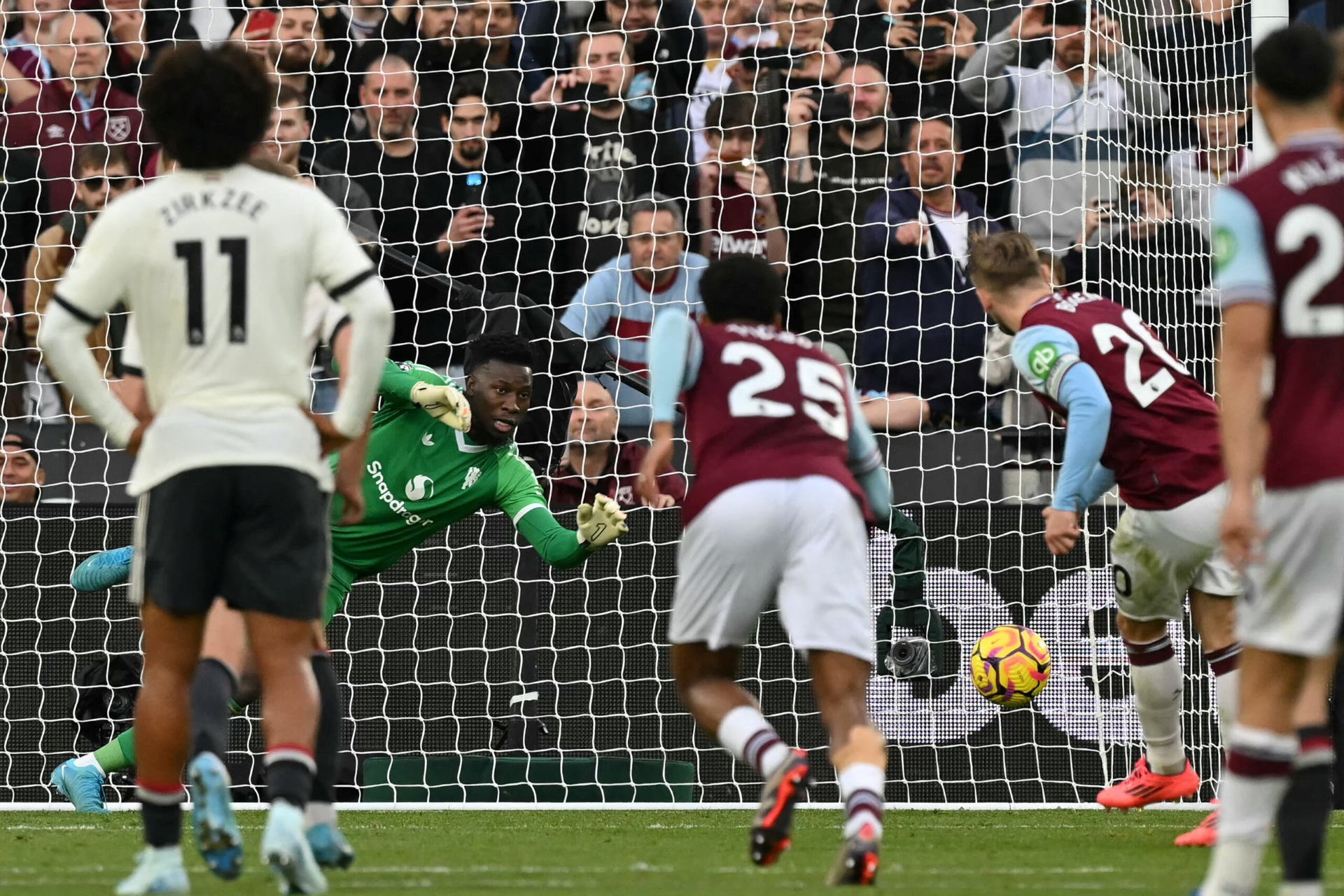 West Ham beat Man Utd 2-1 as Palmer fires Chelsea to victory