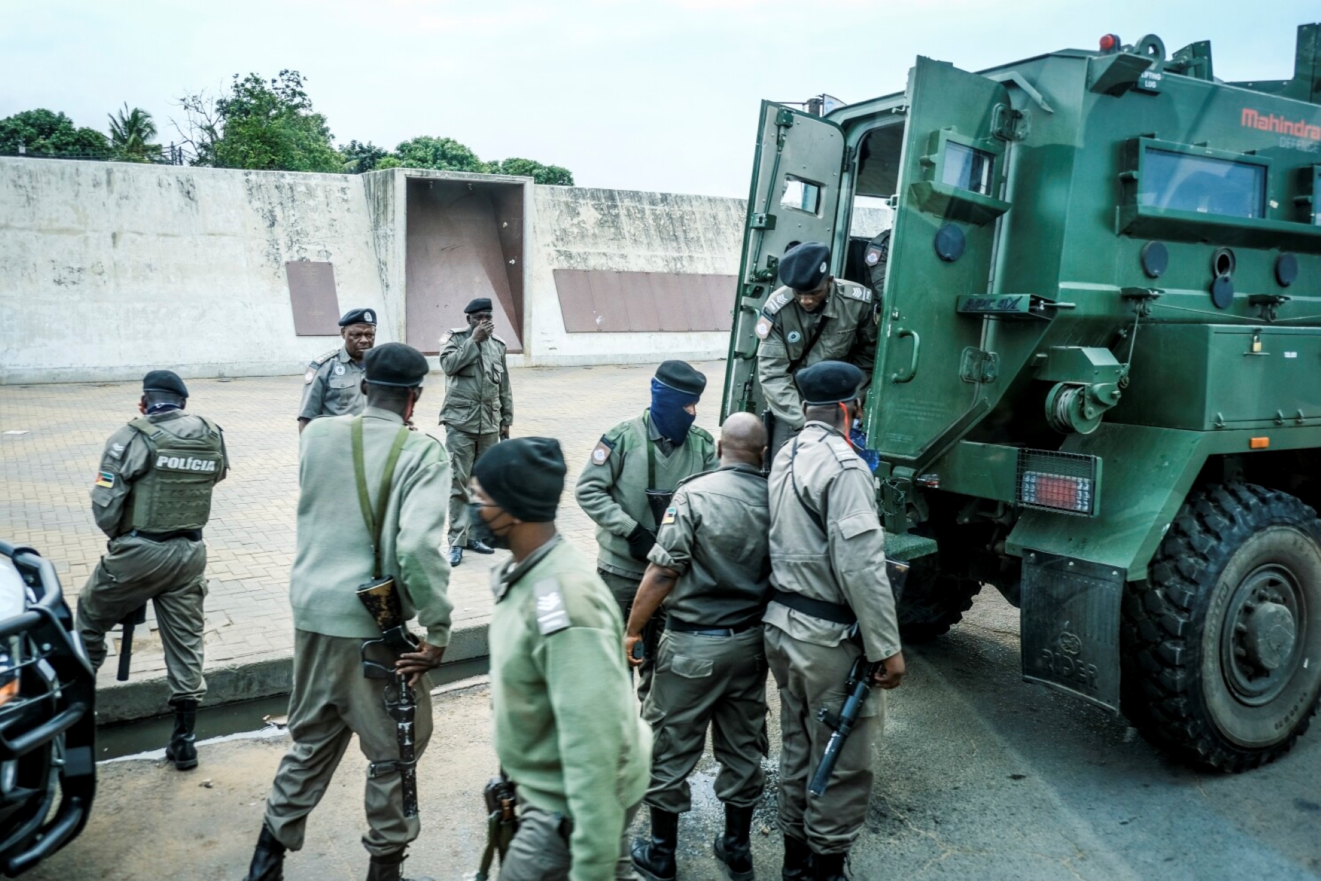 Mozambique Police Fire Tear Gas at Opposition Leader As Post-Election Tensions Soar