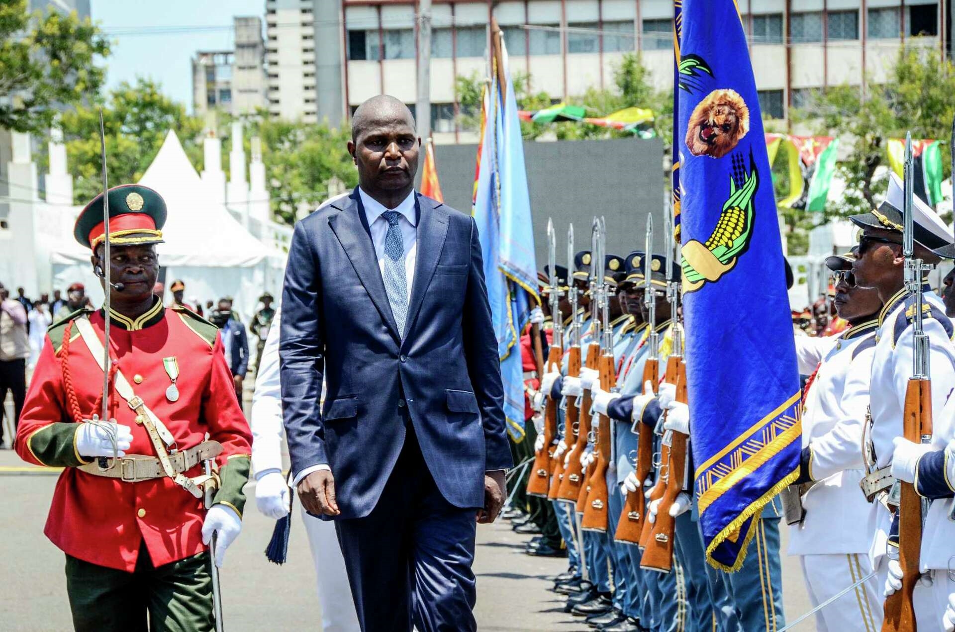 Mozambique’s Chapo Sworn in as President After Disputed Election