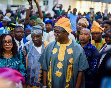 Its Oyo Crowd Shot