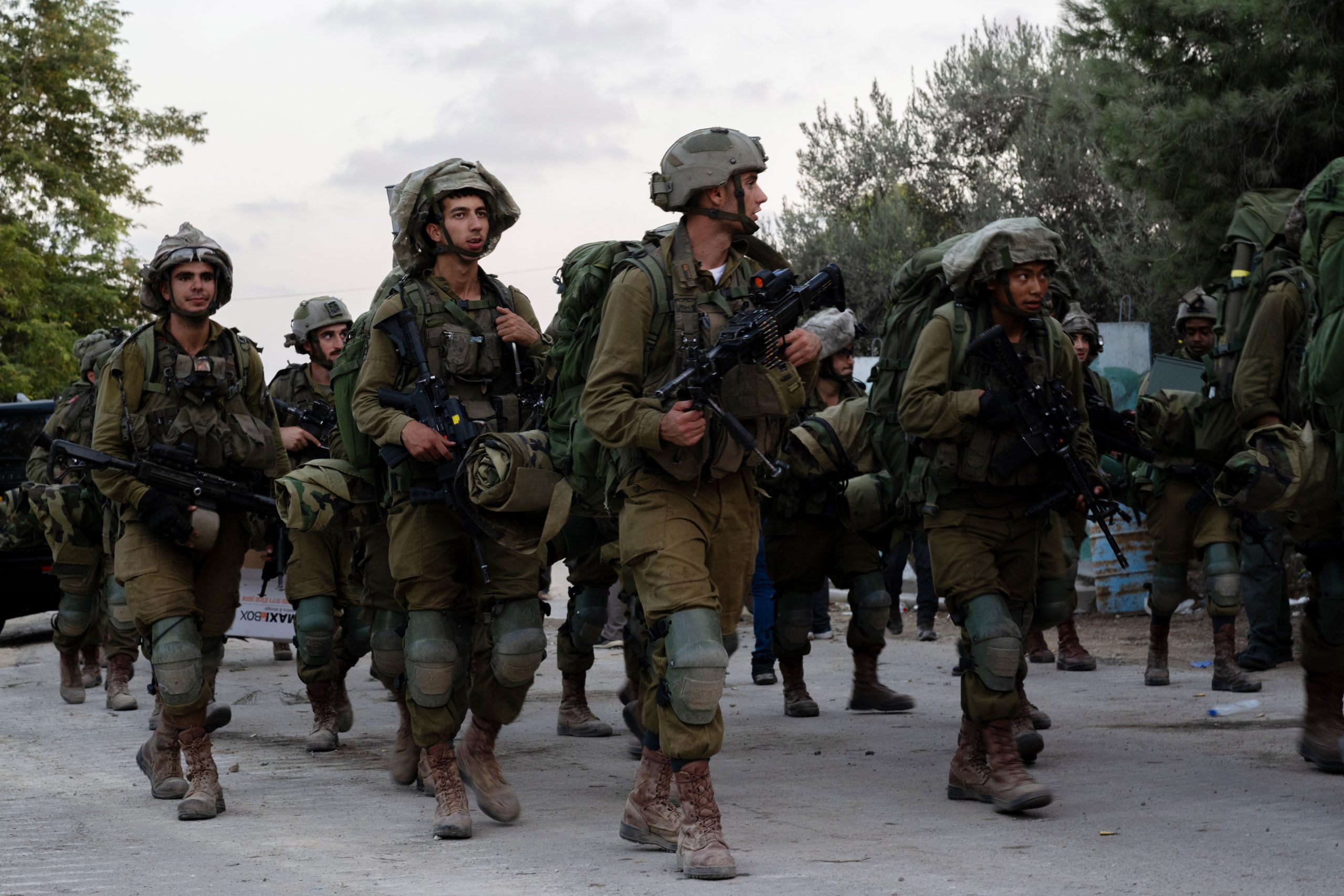 Israeli Forces Begin Pullback from Parts of Gaza Under Ceasefire Deal