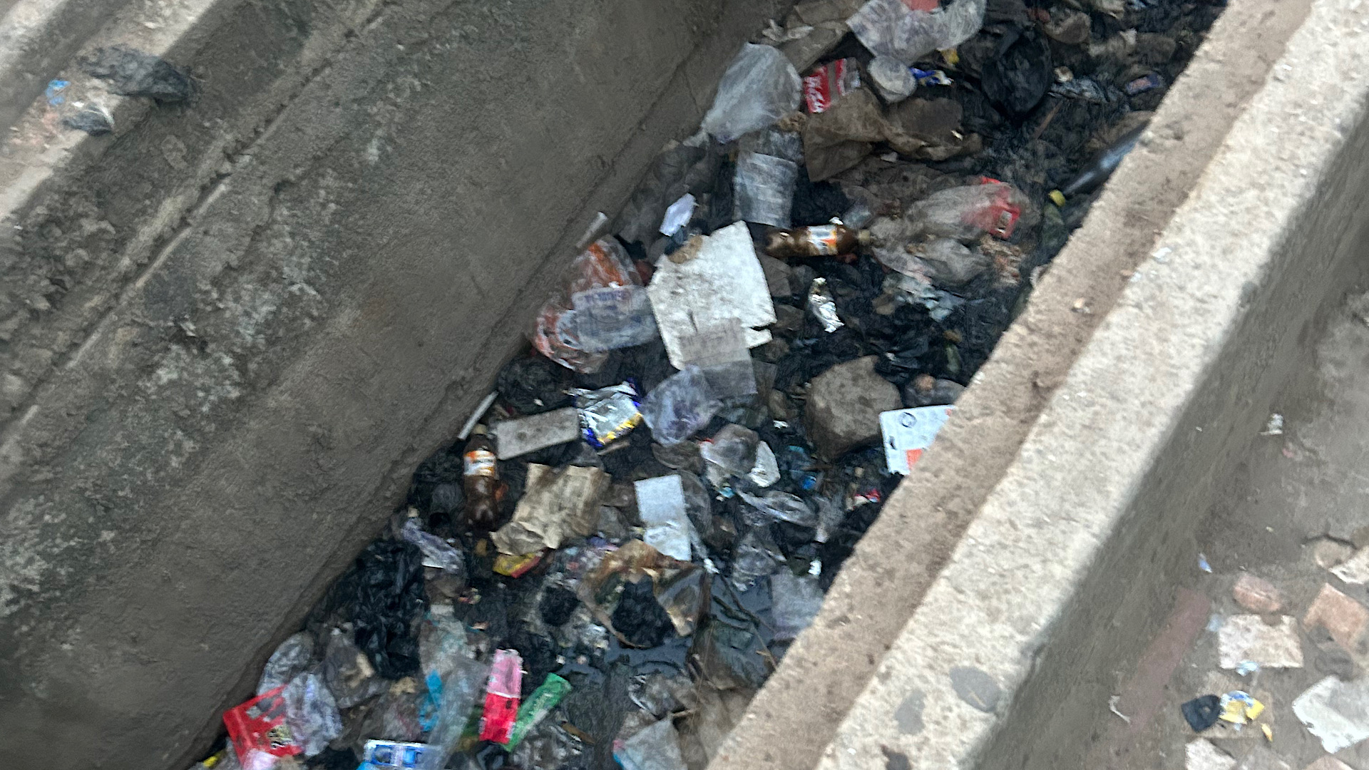 Lagos Streets Covered in Trash as Residents and LAWMA Struggle to Keep the City Clean