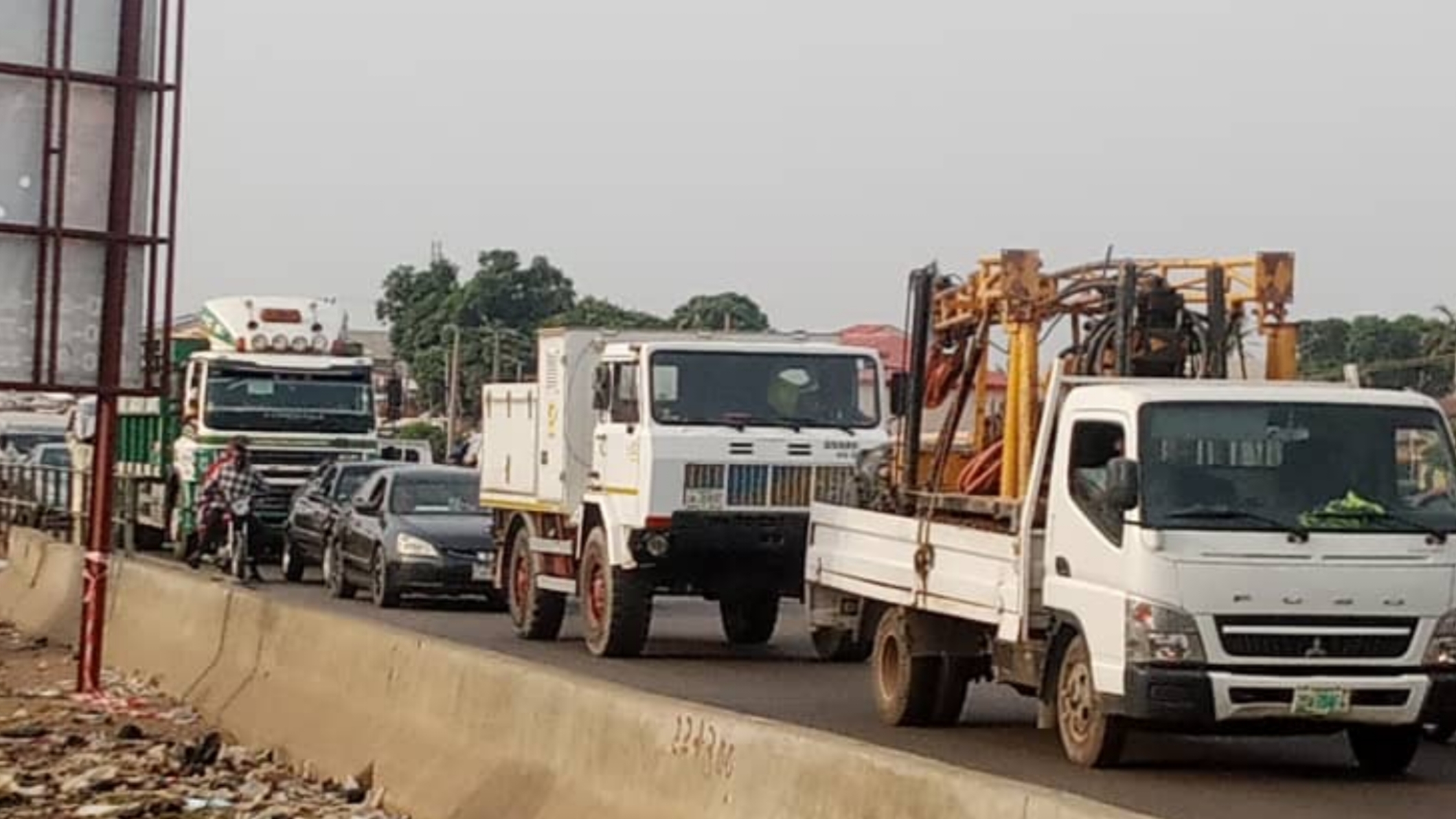 Heavy Gridlock Hits Gwagwalada Bridge, Commuters Trek as Lane Closure Disrupts Traffic