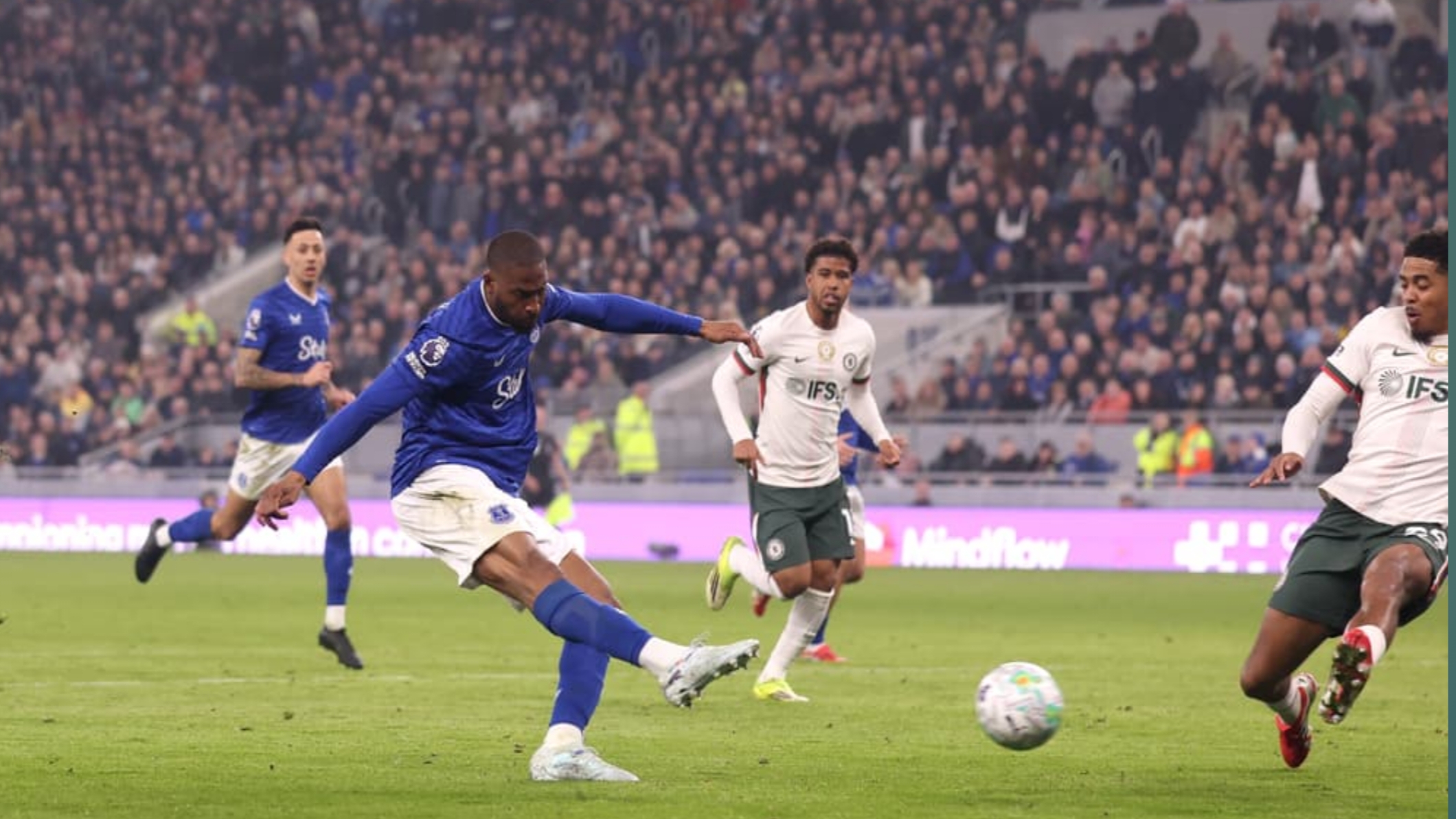 Everton Thrash Chelsea 3–0 to Boost European Hopes