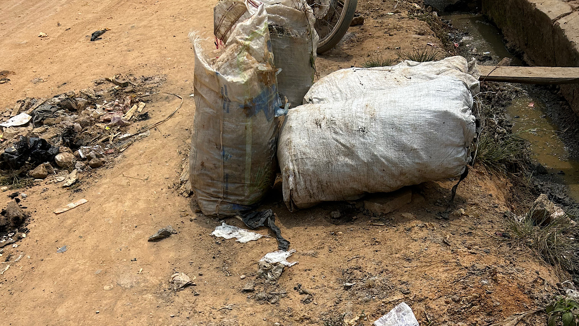 Residents Raise Concern Over Refuse Dumping Along Amikanle Road in Alimosho, Lagos