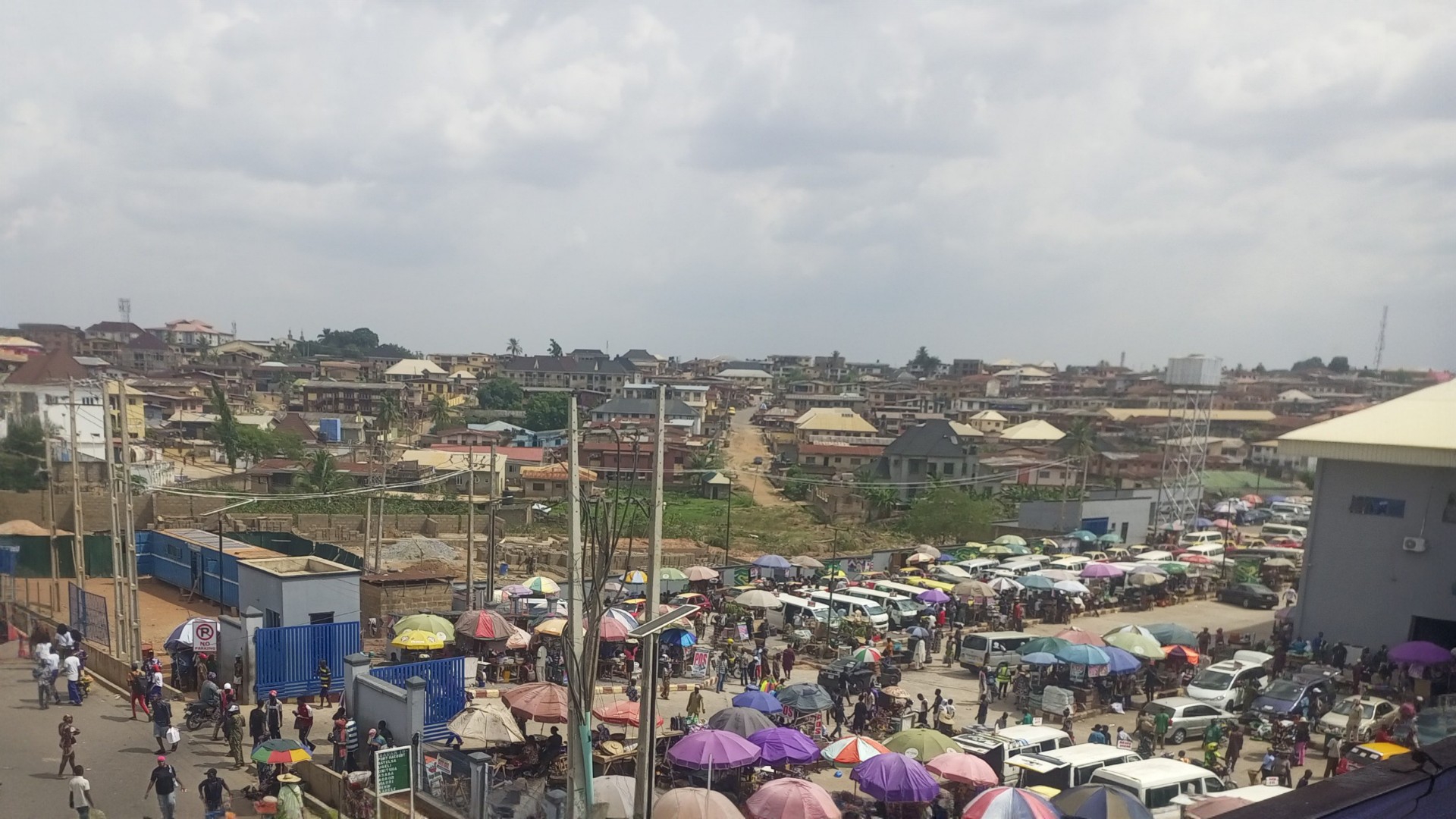 FACT CHECK: Viral Video Showing People Scooping Fuel from Overturned Tanker in Ibadan is Unverified; Location Claim Misleading