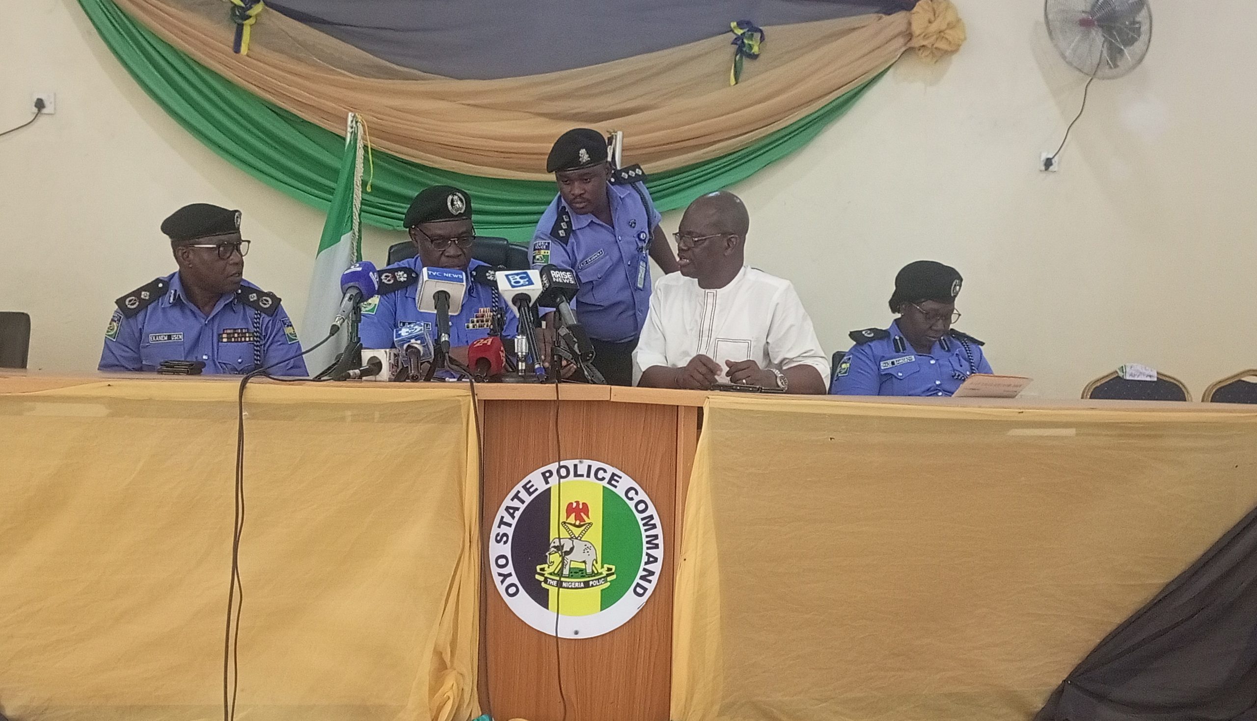 Oyo Police Arrest Suspected Criminals, Parade Arms, Ritual Items, Stolen Vehicles in Ibadan