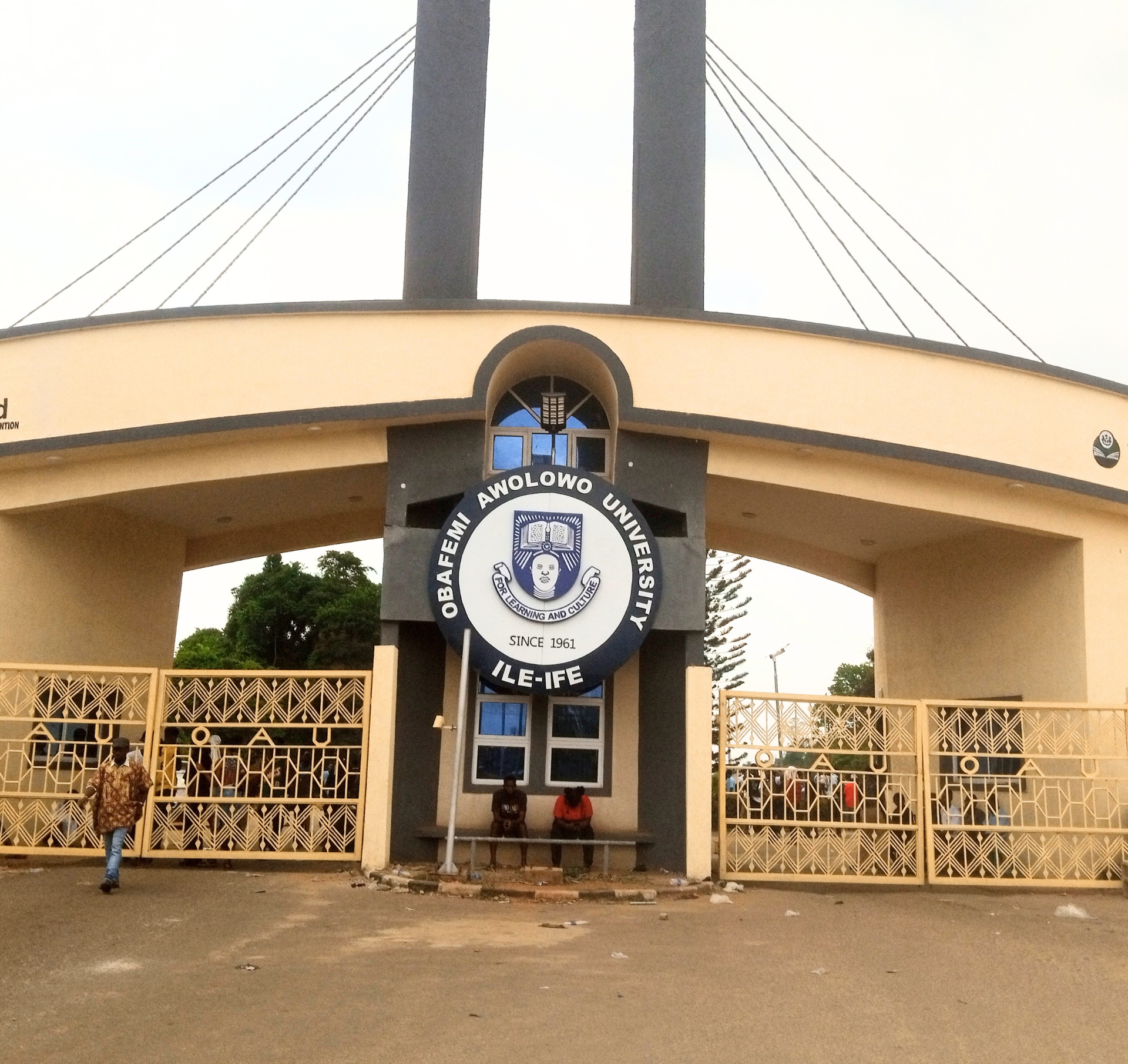 ‎Update: OAU Shuts Down Campus, Orders Students to Vacate After Protest