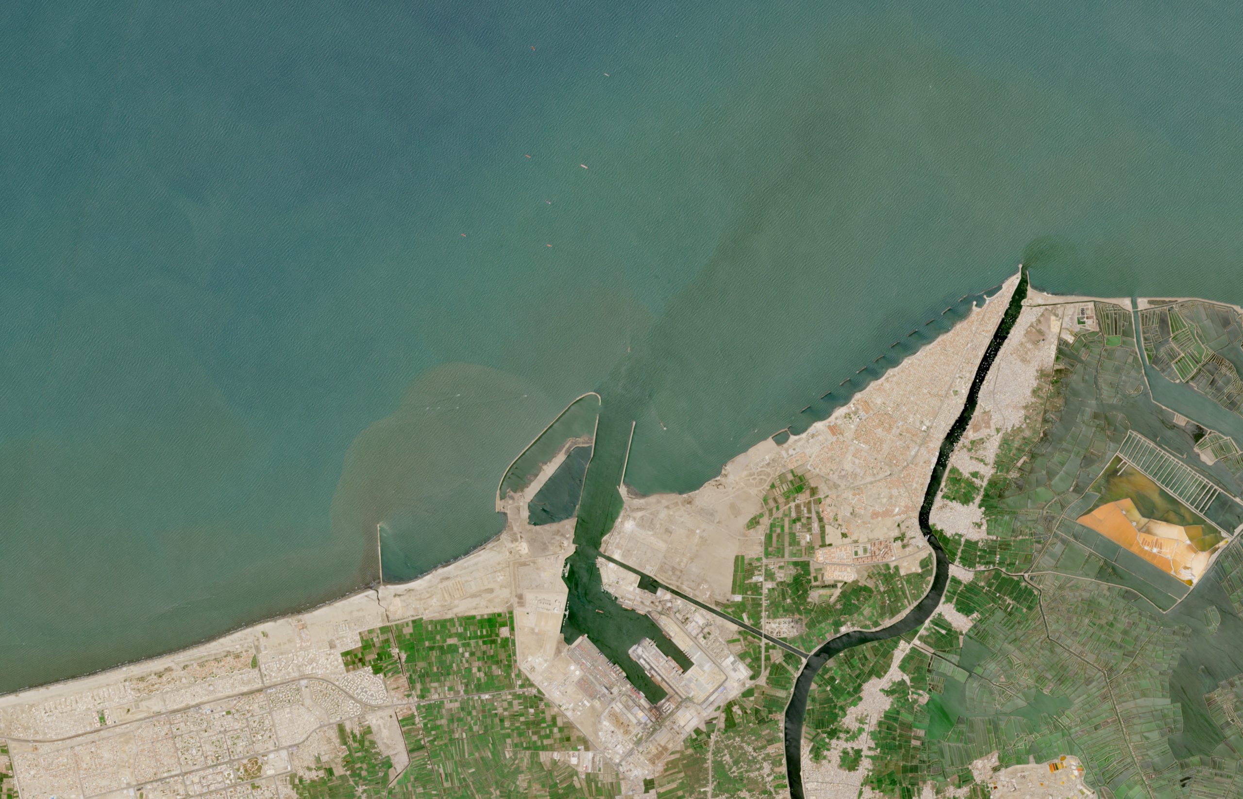 Drone strike in Egypt sparks security concerns about Suez oil exports