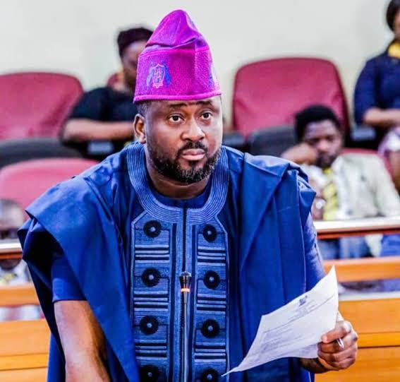 Desmond Elliot Apologises to Gbajabiamila Again, Prostrates in Bid for Reconciliation